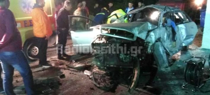 Κρήτη: Εικόνες σοκ από τροχαίο με τρεις νεκρούς -«Kαρφώθηκε» σε τοίχο